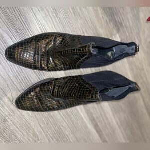 Stuart Weisman Woman  Black Crocodile Pattern Slip-On Shoes